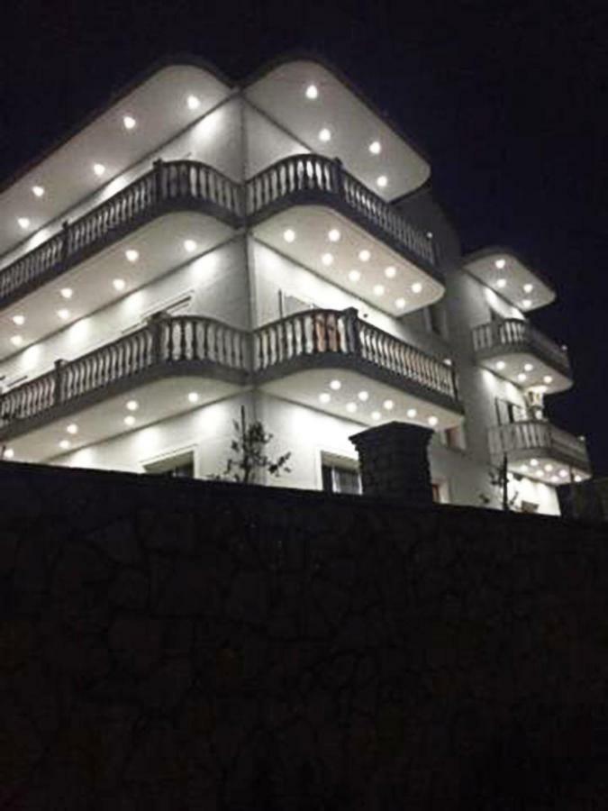 Apartment Vila Sulozeqi *